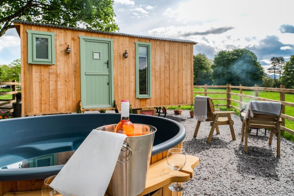 Property building, Hot Tub
