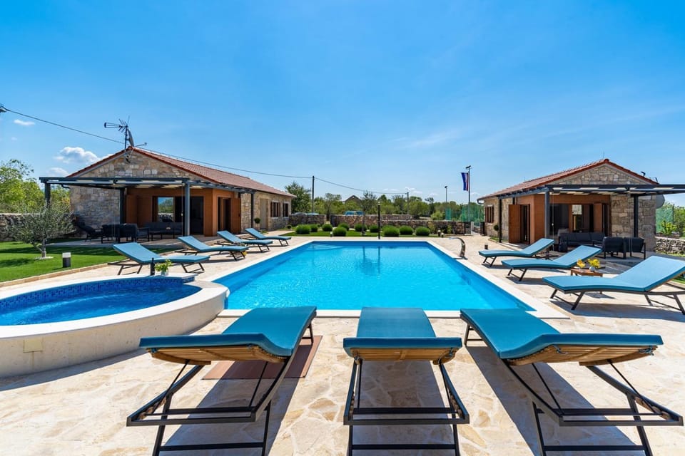 Property building, Swimming pool