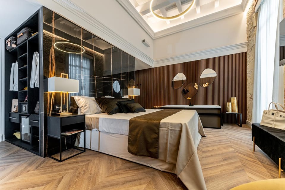 Photo of the whole room, Bedroom