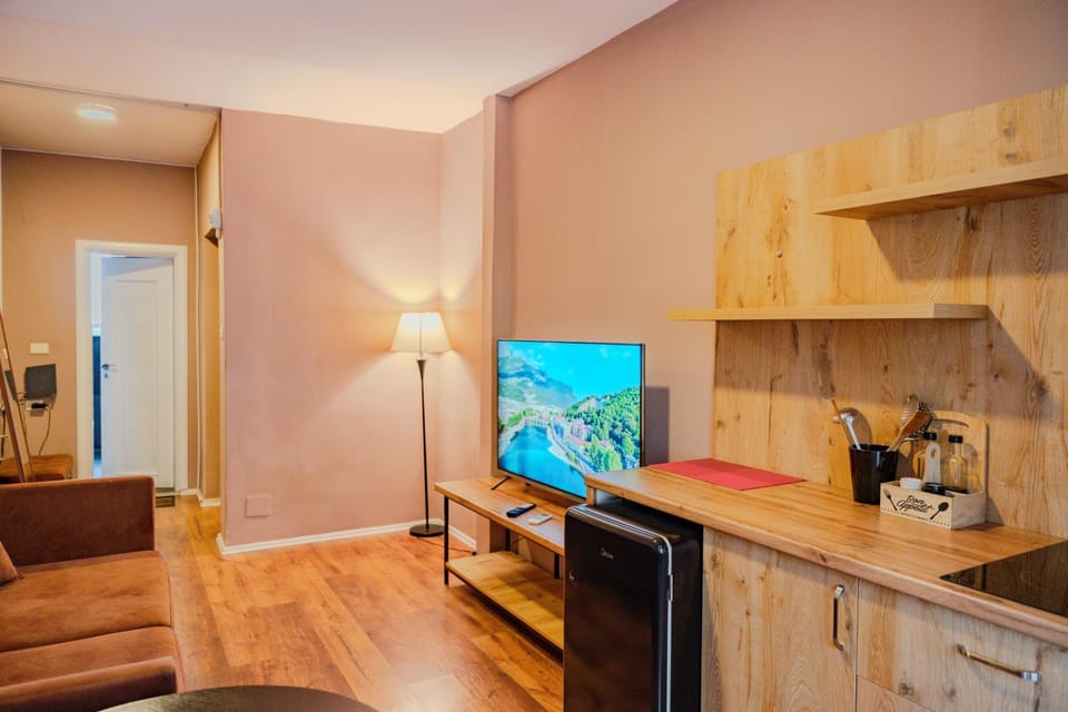 TV and multimedia, Kitchen or kitchenette, Living room, Seating area, minibar