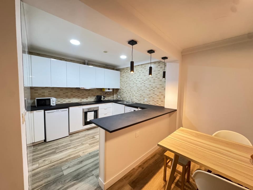 Santos Gem III - Central Space in Trendy Neighborhood Apartment in Lisbon