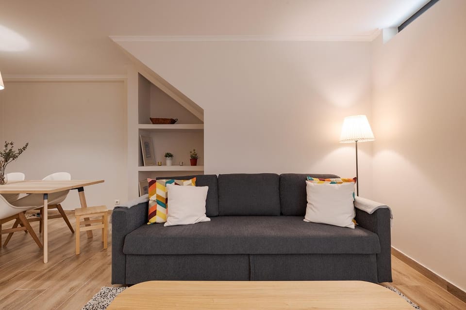 Santos Gem III - Central Space in Trendy Neighborhood Apartment in Lisbon