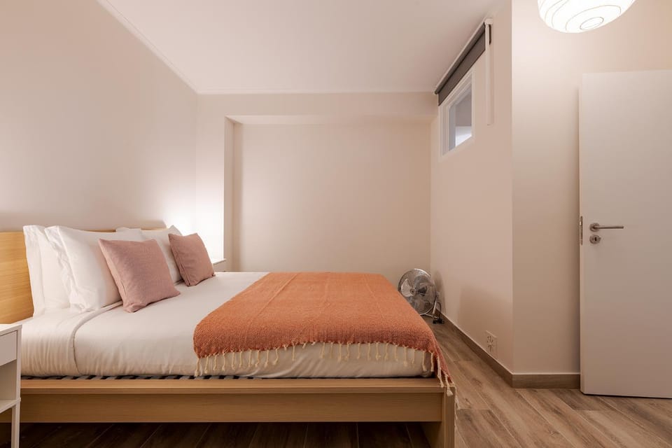 Santos Gem III - Central Space in Trendy Neighborhood Apartment in Lisbon