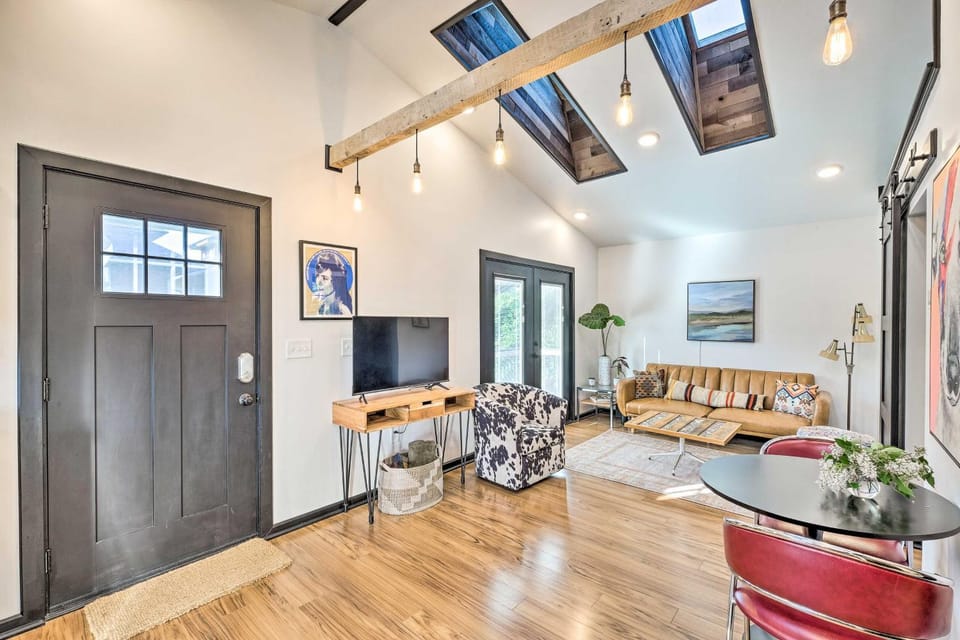 Modern Louisville Apartment w/ Furnished Deck Apartment in Jefferson County