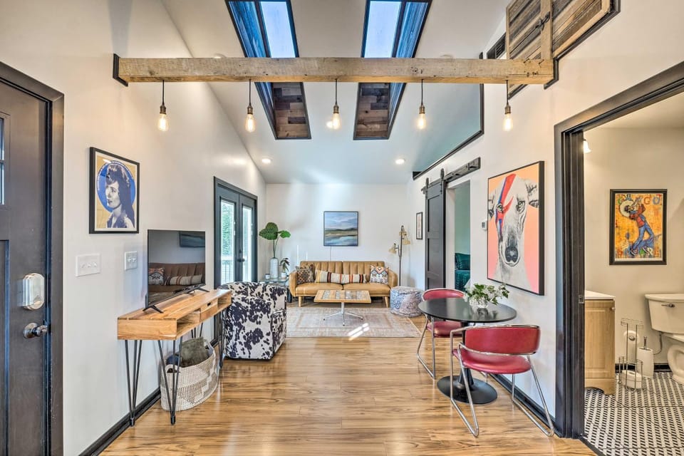 Modern Louisville Apartment w/ Furnished Deck Apartment in Jefferson County