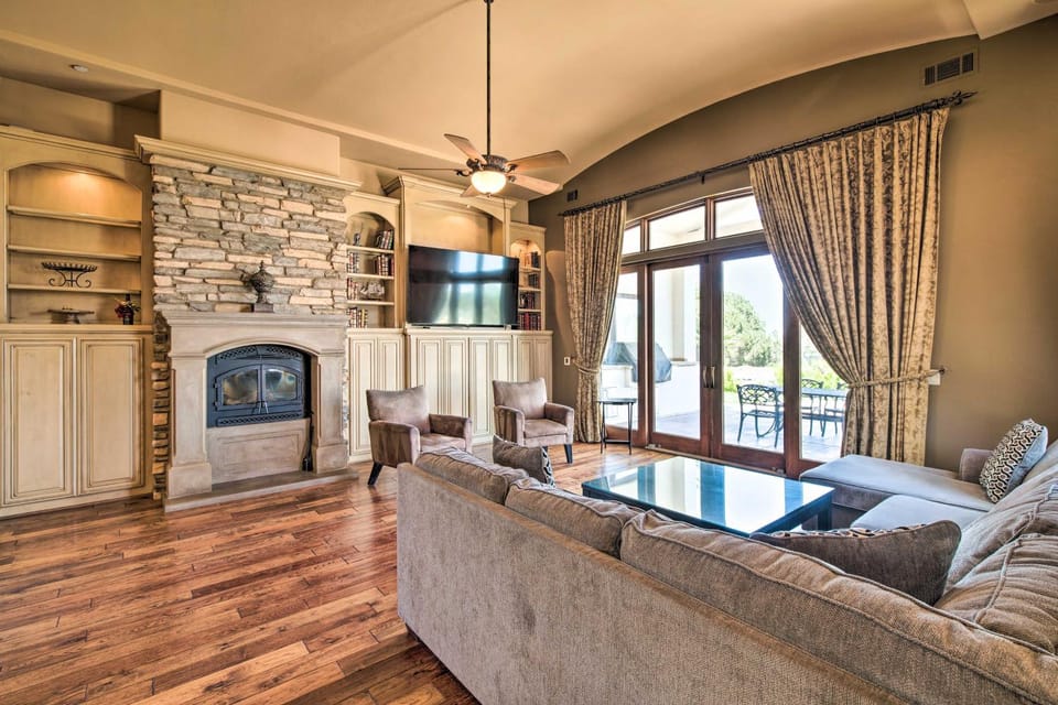 Stunning Palmdale Villa Oasis on Vineyard! Villa in Palmdale