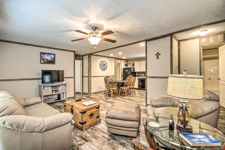 Cozy Hardin Retreat w/ Lake Kentucky View! House in Lake Barkley