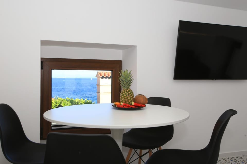 TV and multimedia, Dining area, Sea view