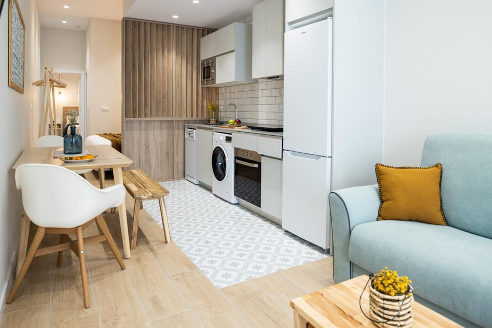 Kitchen or kitchenette, Living room, Seating area, Dining area, dishwasher, minibar, pet friendly, stove, washing machine