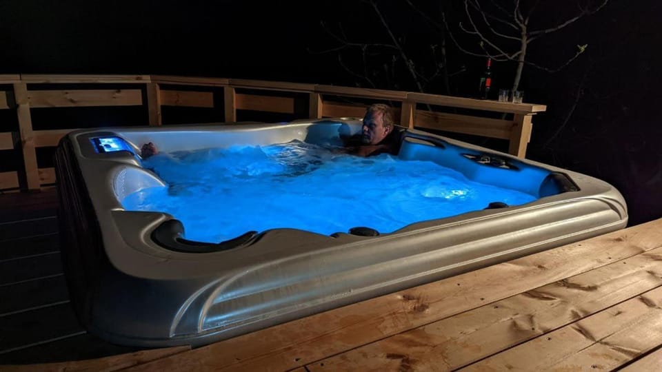 Hot Tub, Swimming pool