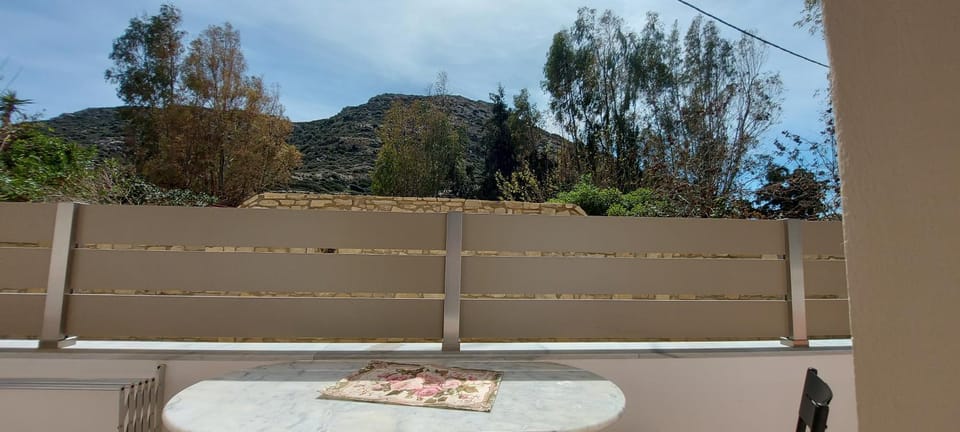 Balcony/Terrace, Mountain view