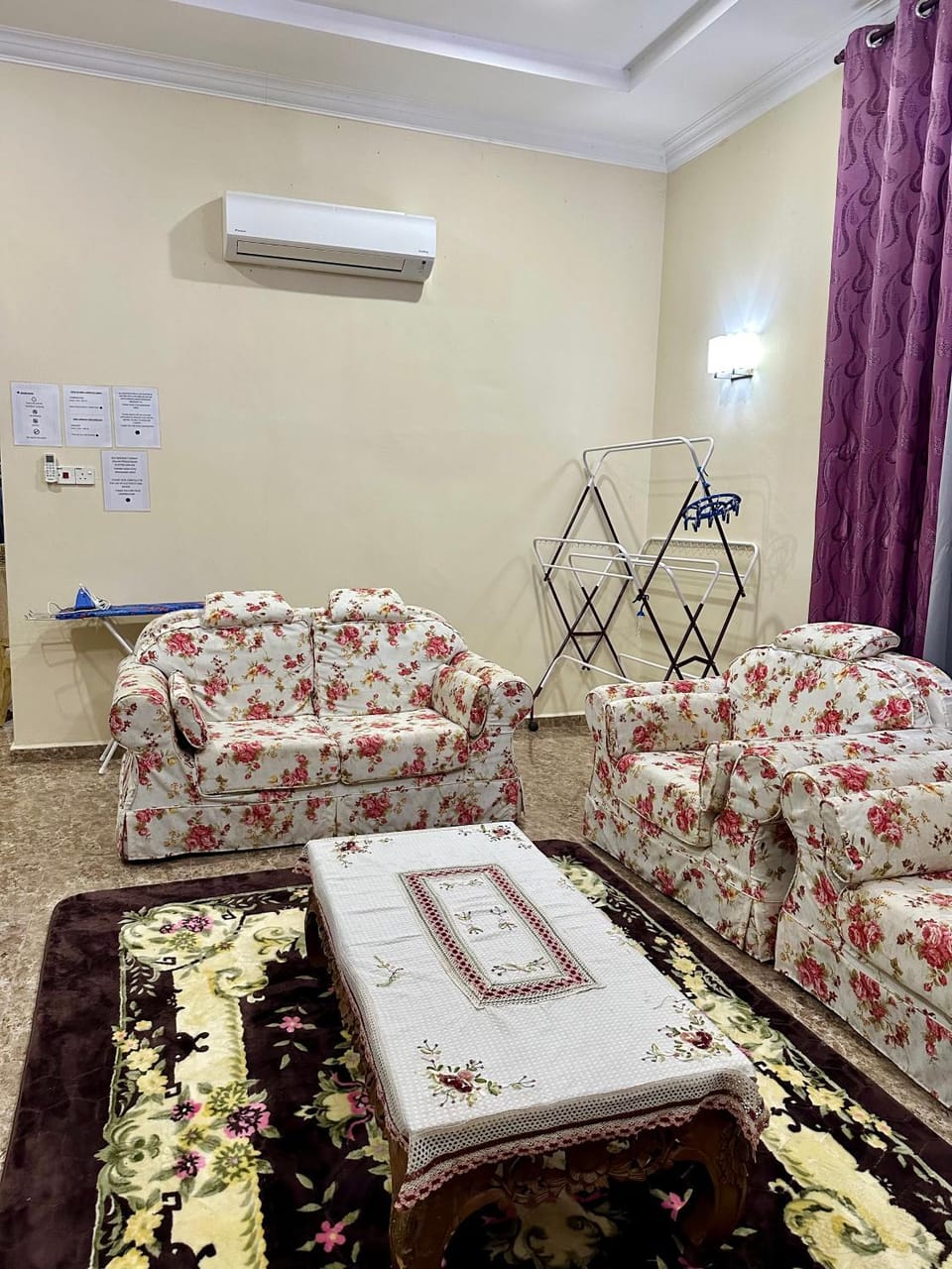 Living room, Seating area, air conditioner