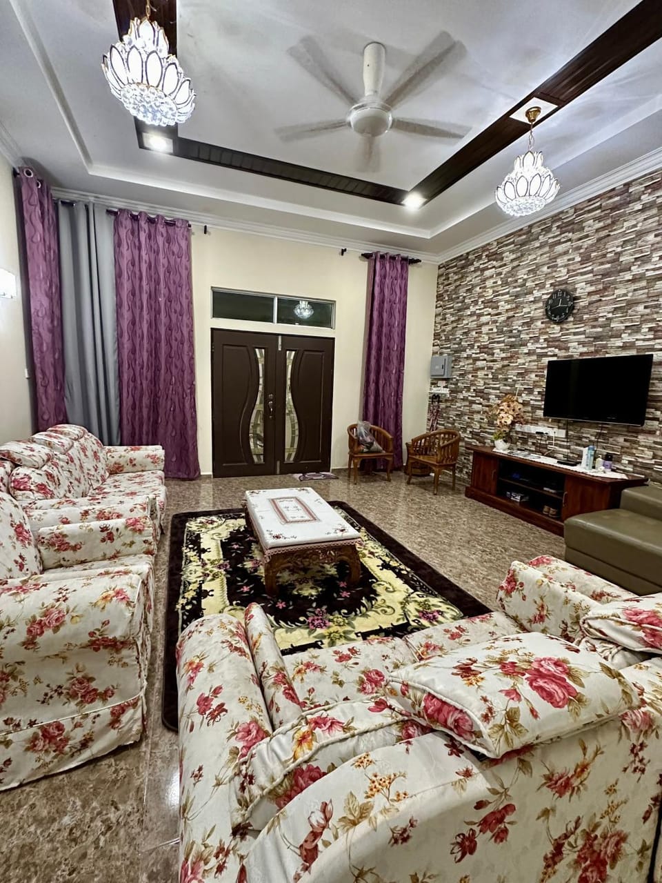 Communal lounge/ TV room, TV and multimedia, Living room, Seating area, fireplace