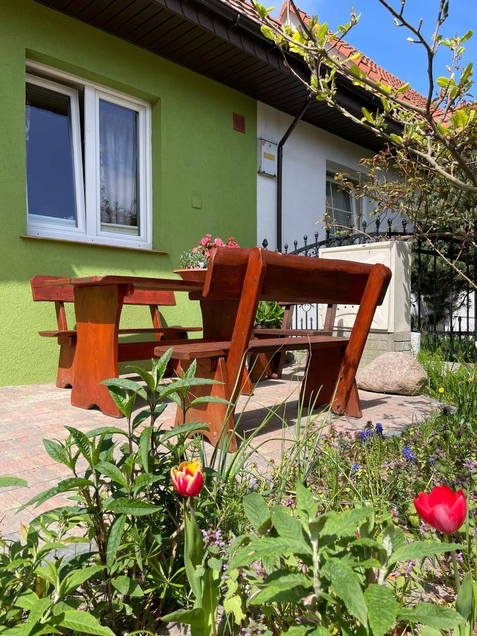 Property building, Day, Garden, Garden view