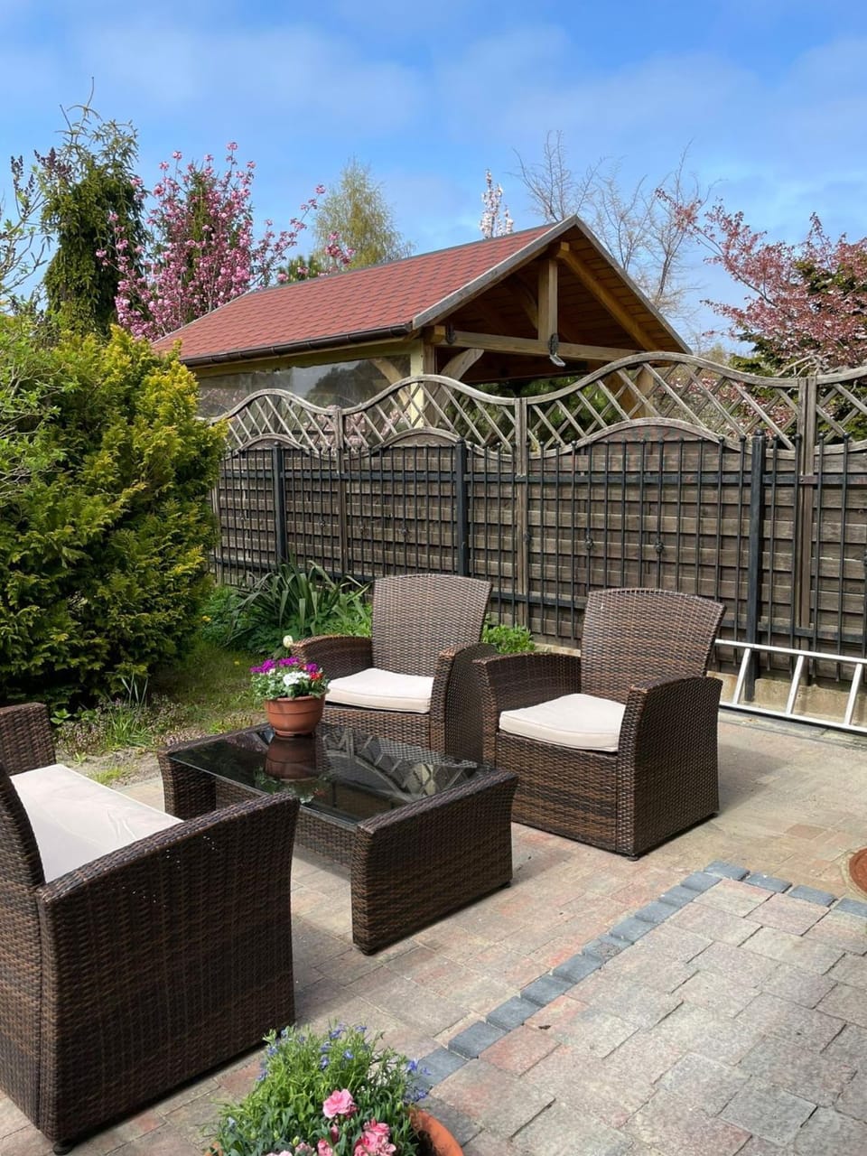 Day, Garden, Seating area, Garden view