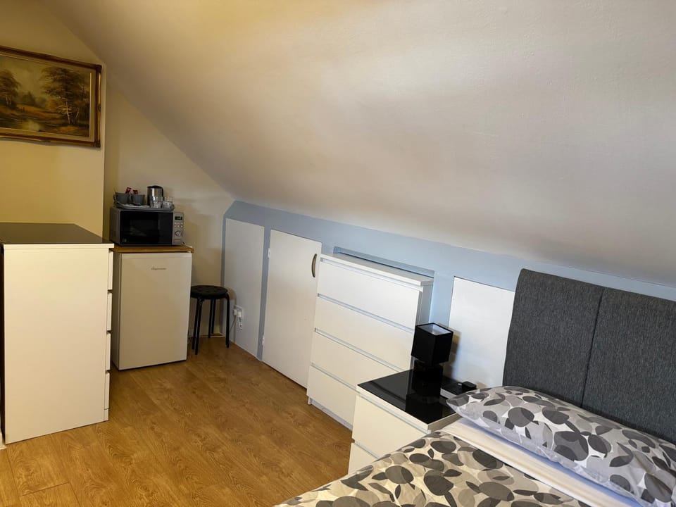 North West Lodge Guest House Bed and Breakfast in London