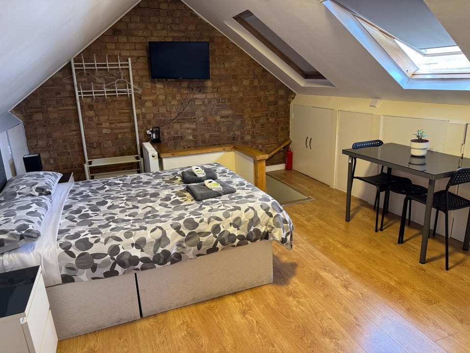 North West Lodge Guest House Bed and Breakfast in London
