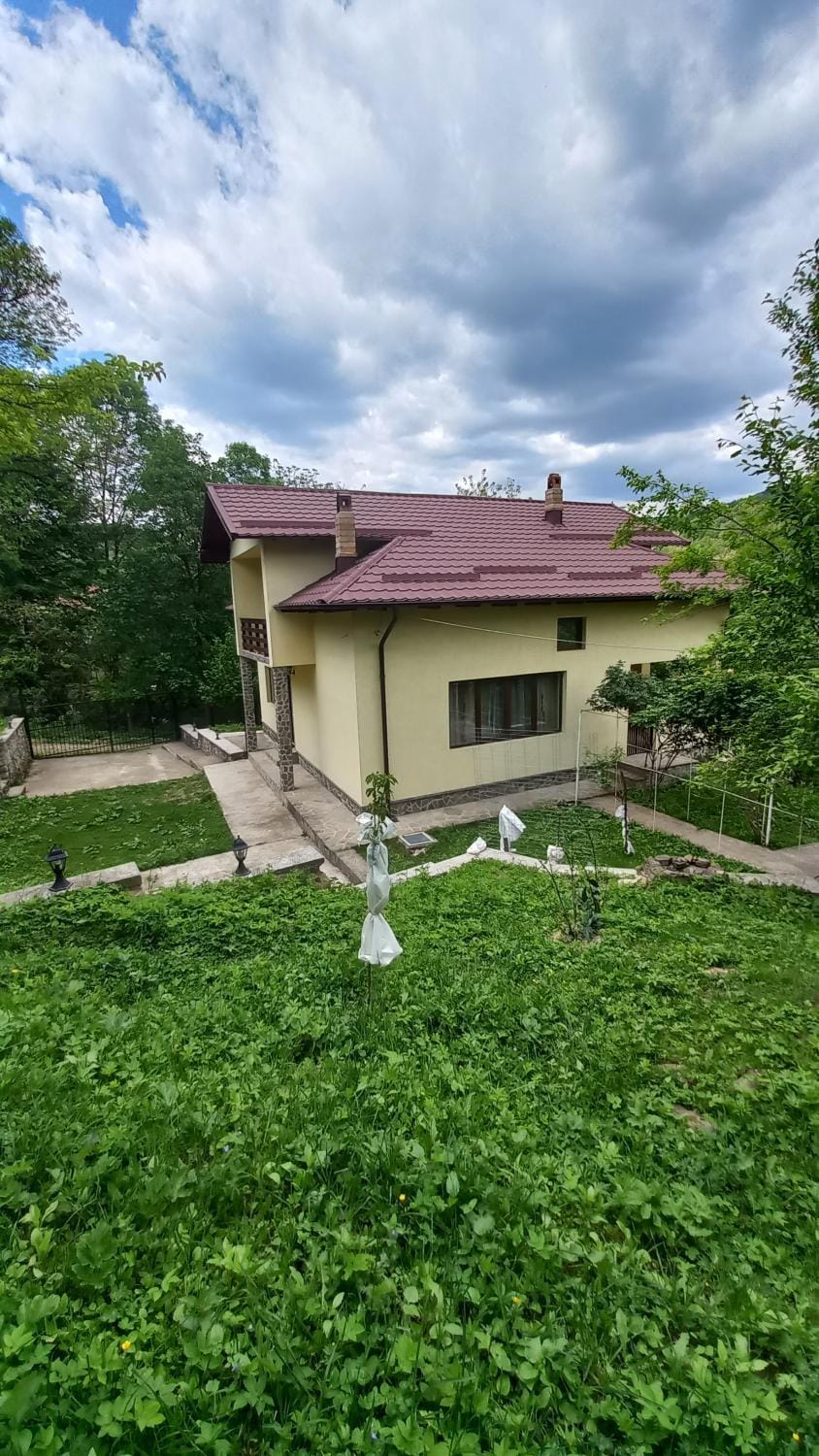 Casa Damian House in Prahova, Romania