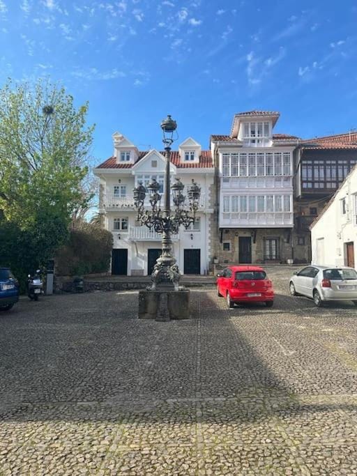 Nearby landmark, Neighbourhood