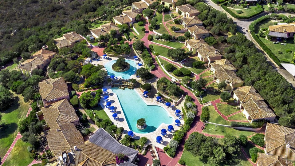 Spring, Day, Summer, Garden, On site, Garden view, Landmark view, Pool view, Swimming pool