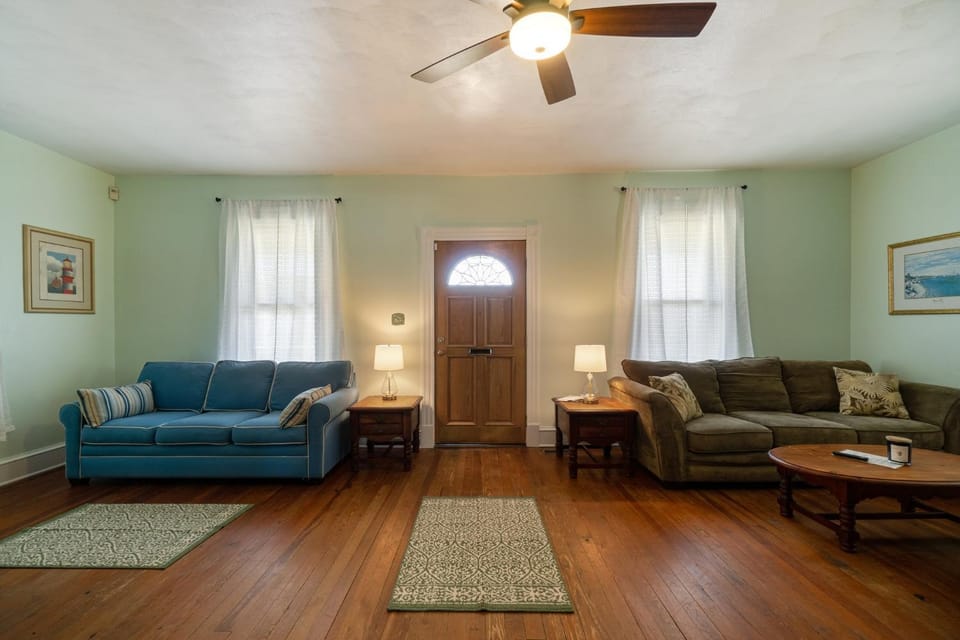 Captains Quarters by the Bay cottage House in Norfolk