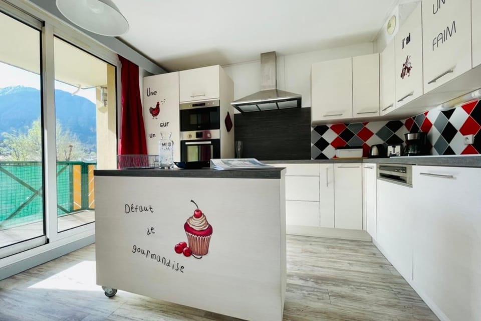 Bright 50 M With Balcony And View On The Valley Apartment in Briançon