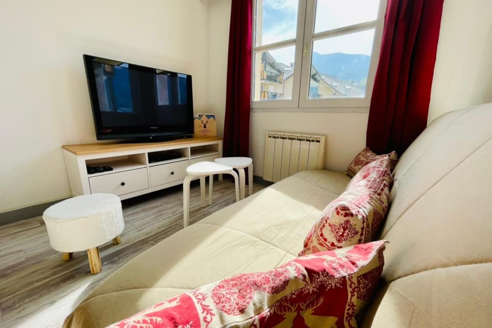 Bright 50 M With Balcony And View On The Valley Apartment in Briançon