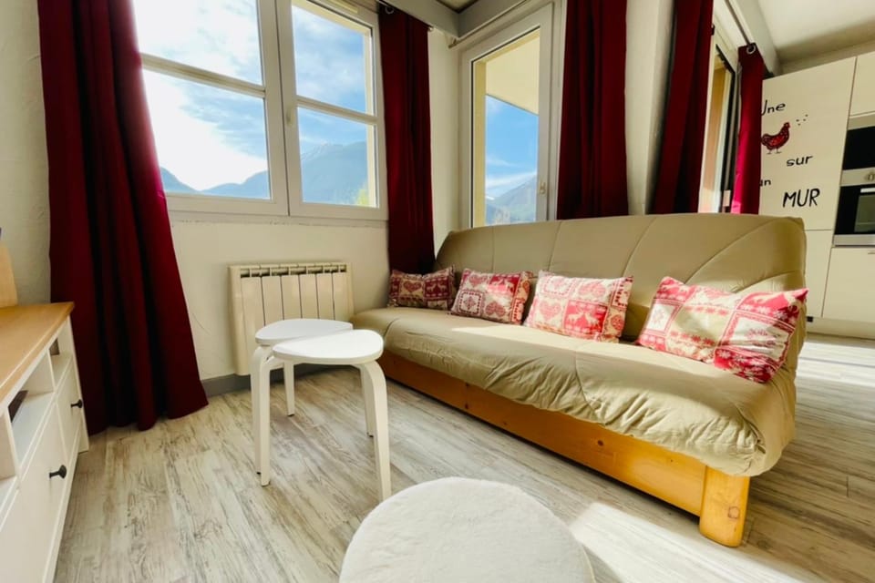 Bright 50 M With Balcony And View On The Valley Apartment in Briançon