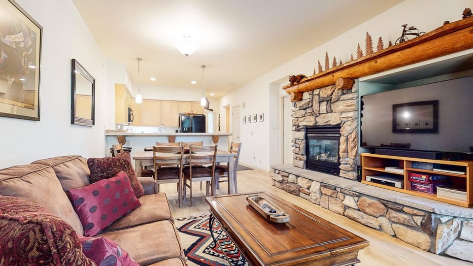 Mammoth Green 118 Located on Sierra Star Golf Course, Private Patio, Summer Pool condo Apartment in Mammoth Lakes