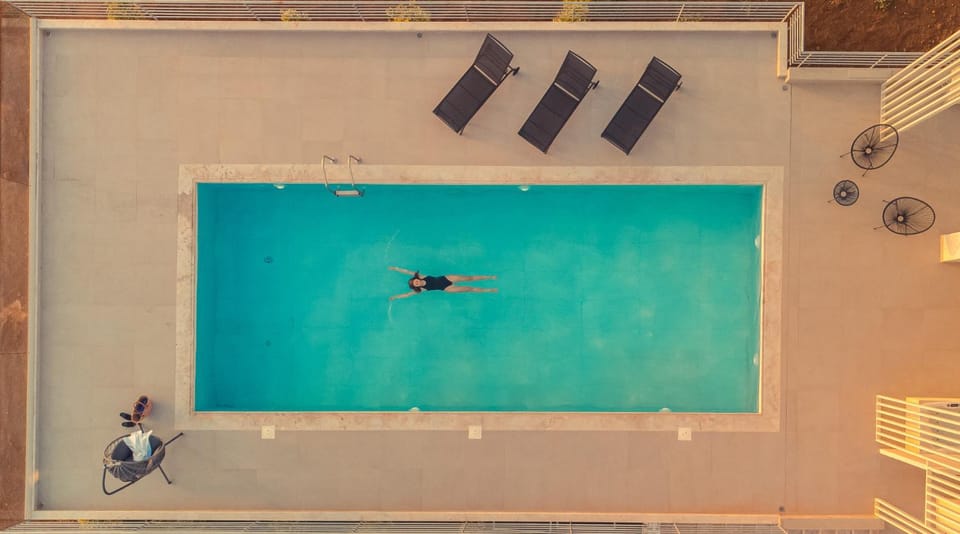 Swimming pool, sunbed