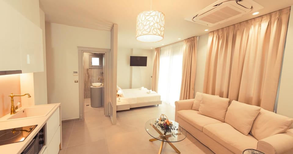 Bed, TV and multimedia, Photo of the whole room, Seating area, Bedroom, kitchen