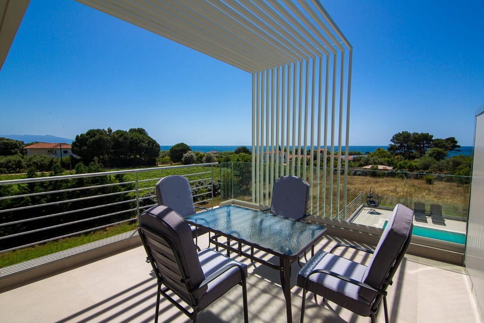 Patio, Day, Natural landscape, View (from property/room), Dining area, Pool view, Sea view