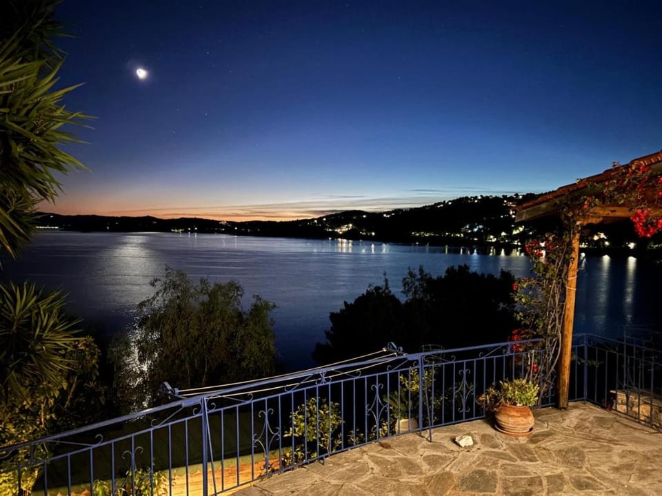 Sea Frame House in Skiathos