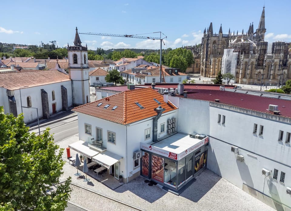 Property building, Nearby landmark, Neighbourhood, Bird's eye view, City view, Landmark view, Street view, Location, Parking