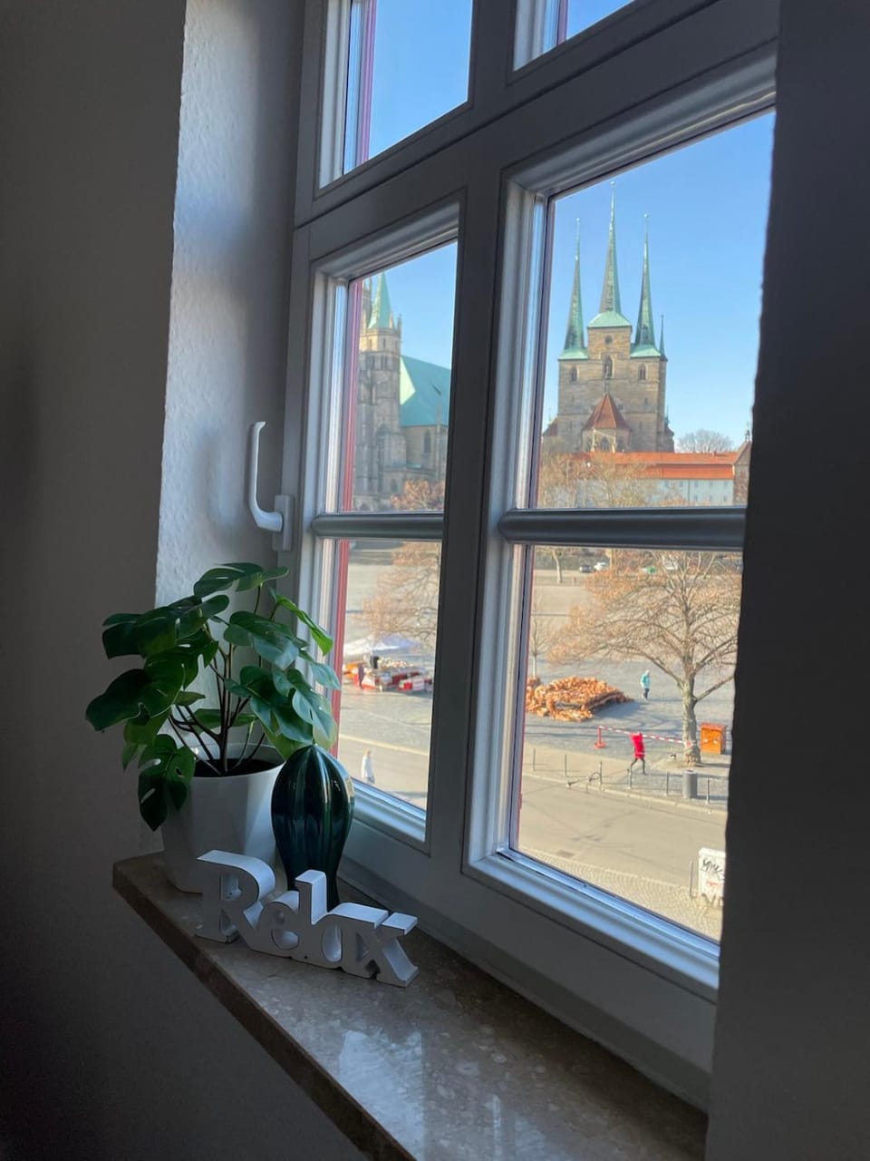 Nearby landmark, Decorative detail, Landmark view