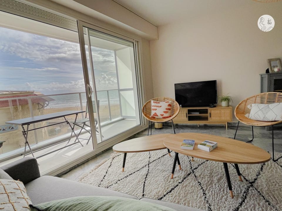 Communal lounge/ TV room, Balcony/Terrace, Balcony/Terrace, Living room, Sea view, Sea view