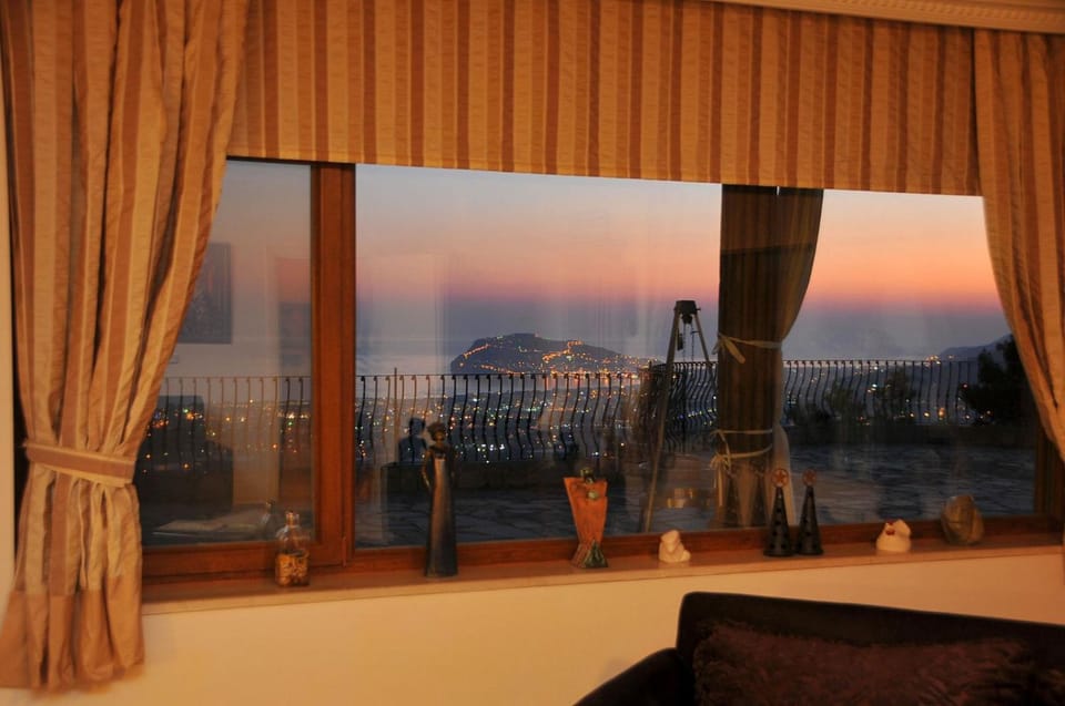 Natural landscape, View (from property/room), Balcony/Terrace, Mountain view, Sea view, Sunrise, Sunset