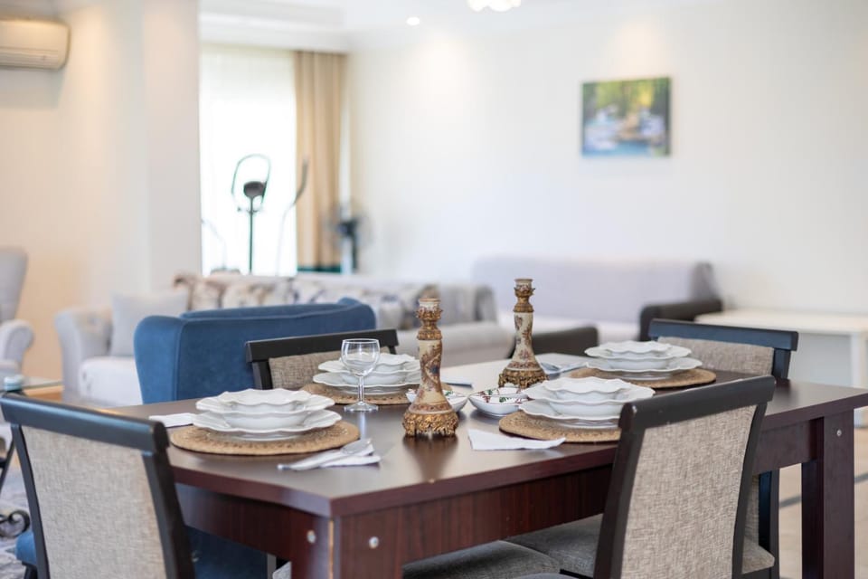 Living room, Seating area, Dining area