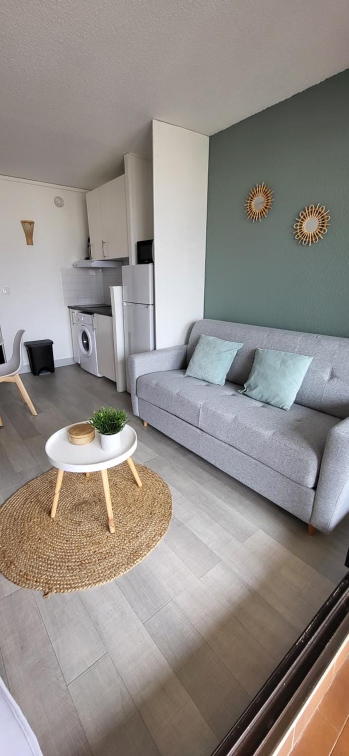 La Coudalere - F2 avec WiFi - Vue sur Sunset - Piscine chauffée Apartment in Le Barcarès