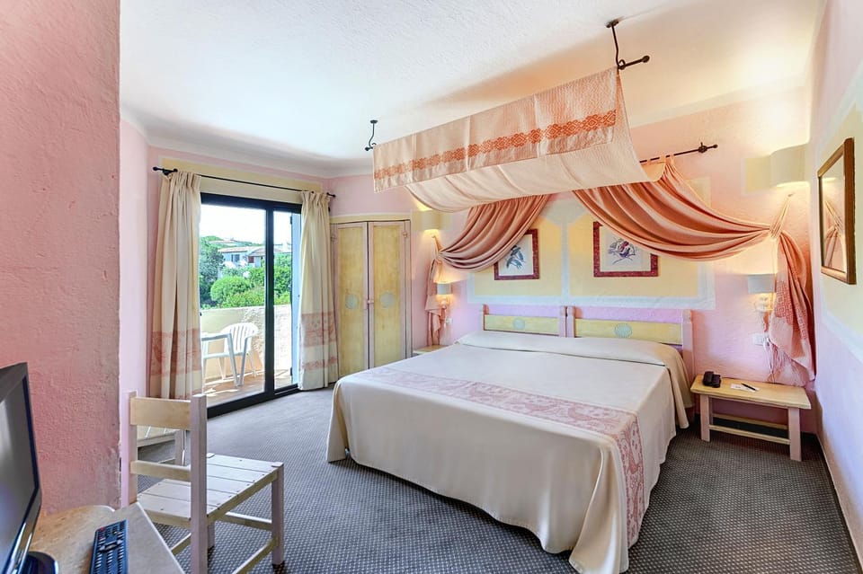 Bed, Photo of the whole room, Bedroom, Garden view
