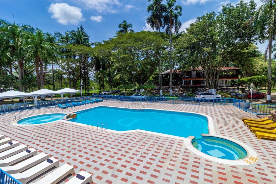 Spring, Day, Pool view, Swimming pool, Swimming pool, Parking, sunbed