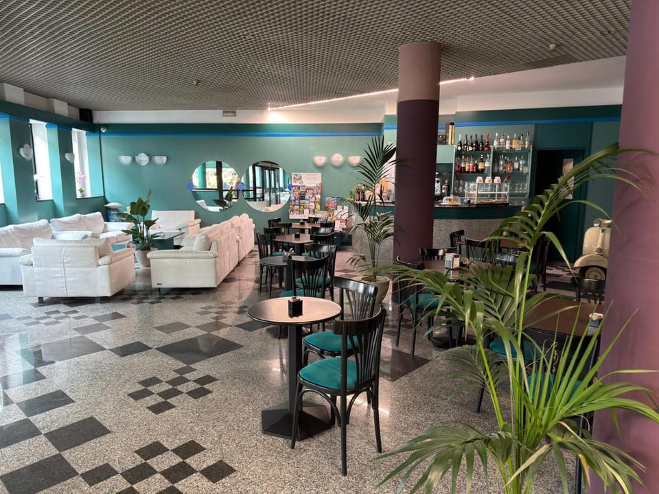 Living room, Lounge or bar, Seating area