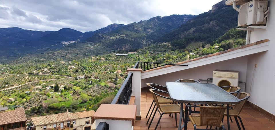 Nearby landmark, Natural landscape, View (from property/room), Balcony/Terrace, Mountain view