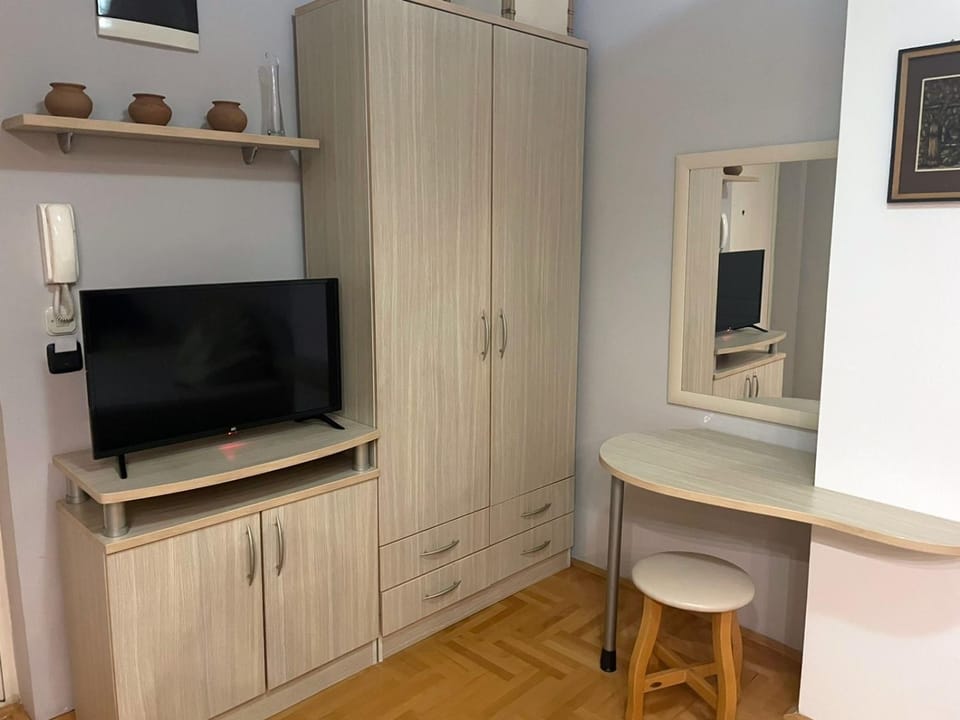 TV and multimedia, wardrobe