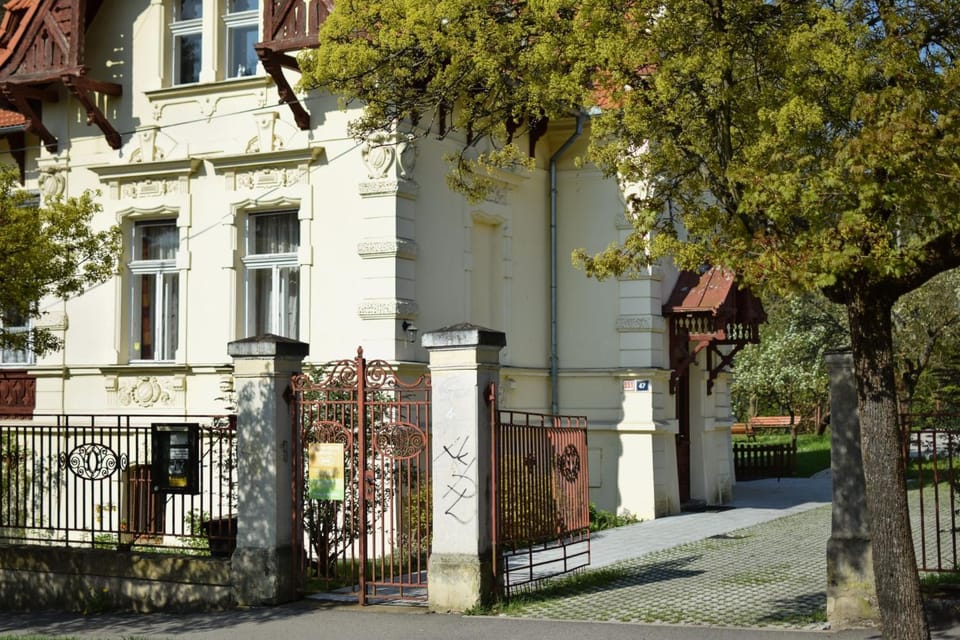 Property building, Facade/entrance, Parking