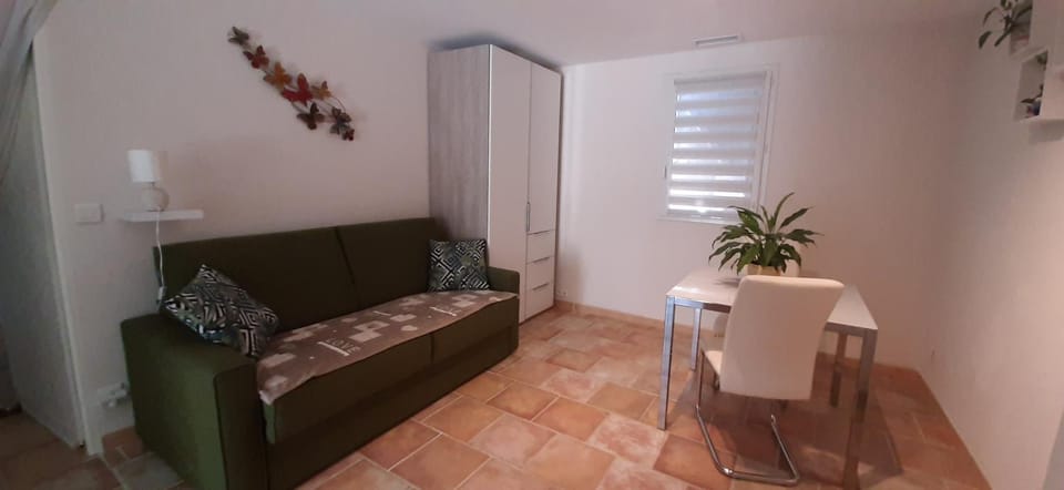 Au Papillon Dort Bed and Breakfast in Saint-Maximin-la-Sainte-Baume