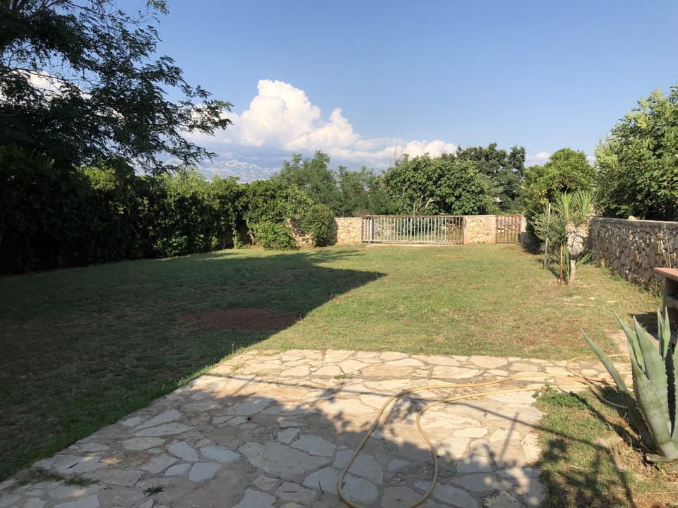 Location, children, Family