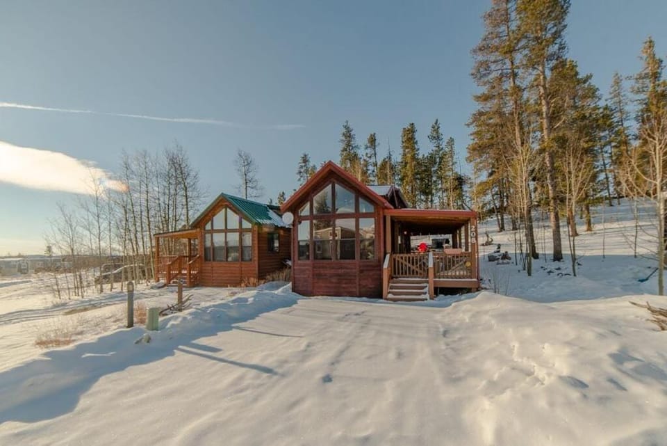 Enjoy the Tiny Home Experience as the Perfect Basecamp to the Rockies! The Northstar Cabin Cabin in Park County