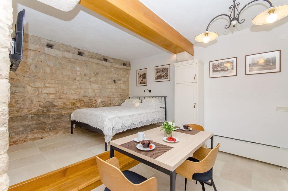 Dining area, Bedroom