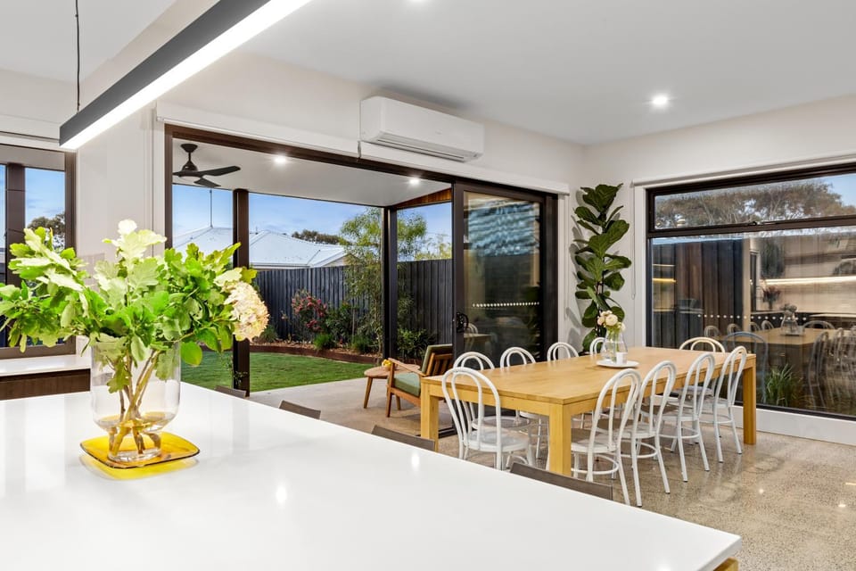 Sensational 4 Bedroom House - Free Parking - Free WIFI House in Ocean Grove